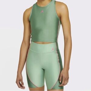 🚨 ‼️ PRICE DROP ‼️Jordan Essentials Women’s Crop Top. MESSAGE TO GET SET!! 👇👇